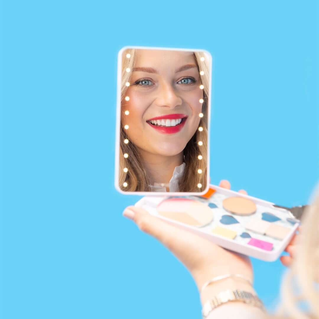 RIKI COLORFUL Portable Vanity for a professional setup