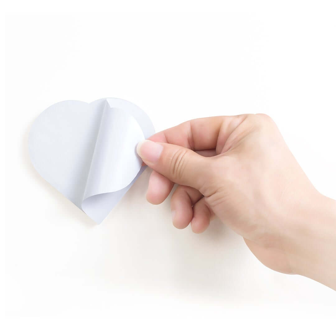 RIKI SUCTION CUP accessory, easily attachable to any glass surface for optimal lighting with your RIKI SKINNY mirror.