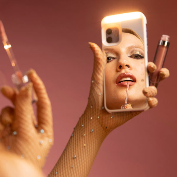 portable led mirror ,portable lighted makeup mirror, portable makeup mirror, portable mirror,portable mirror with lights, portable selfie light, iphone selfie light, iphone case with LED lights