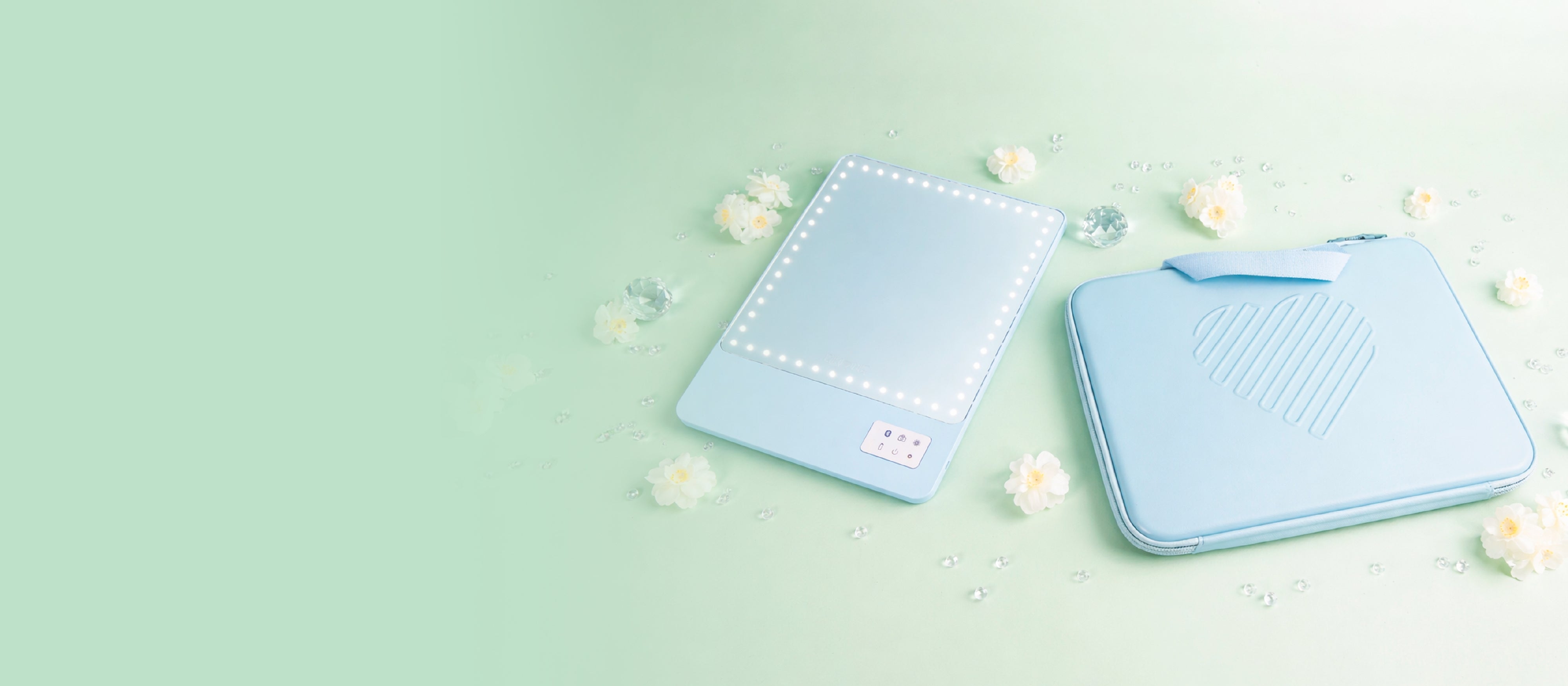 <p>Limited-edition Blue RIKI SKINNY & Blue Carry Case</p>