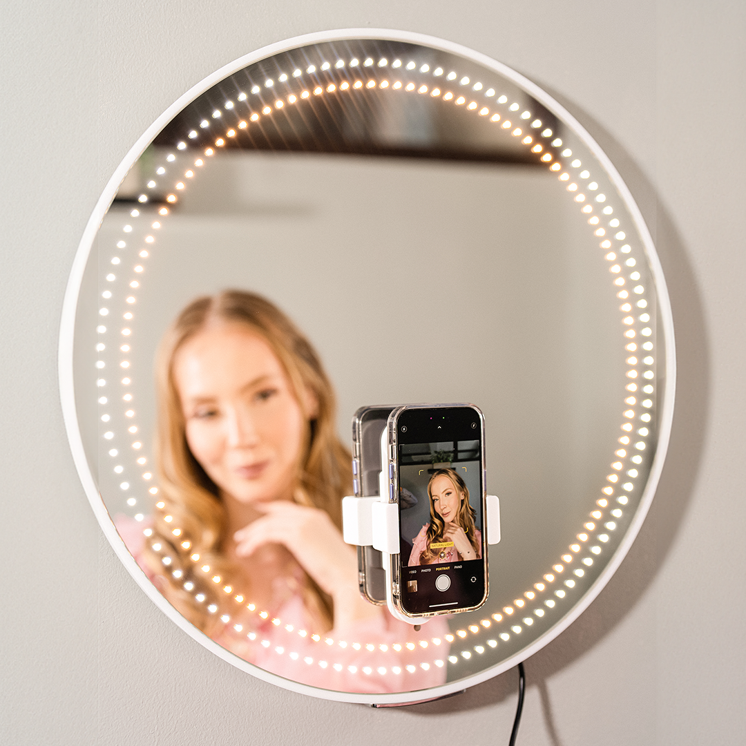 High-definition RIKI CLASSY mirror with customizable lighting for professional results