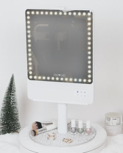 RIKI Skinny Vanity Stand, the perfect Christmas gift for her