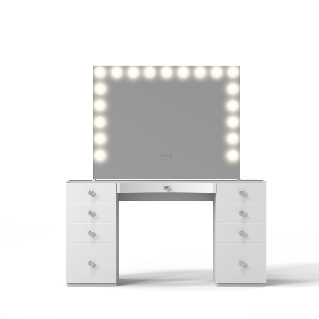 Riki Loves Riki Hollywood mirror with mirrored finish and warm light color temperature.