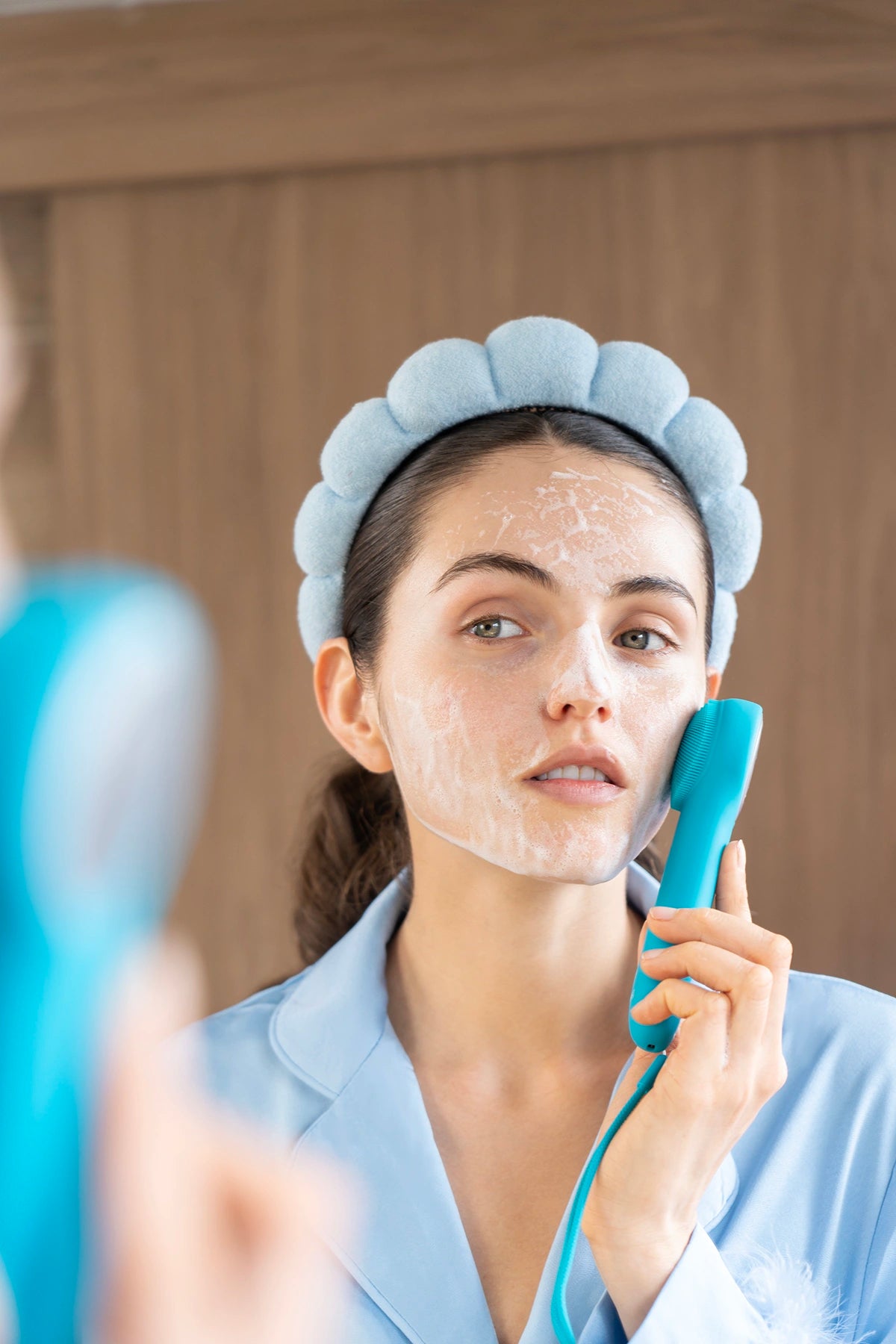 <p><em>Clearer</em> Pores.</p><p>Smoother Skin.</p>